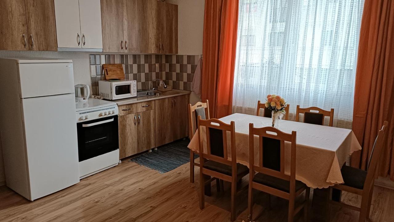 City Park Apartments Пристина Екстериор снимка